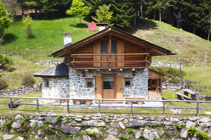 chalet al menda è il maso immerso nel bosco ideale per le vacanze in montagna in estate